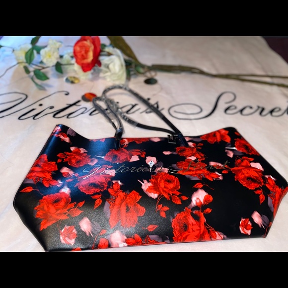 •RED LEATHER & ROSES VICTORIA’S SECRET BAG• - Picture 3 of 5